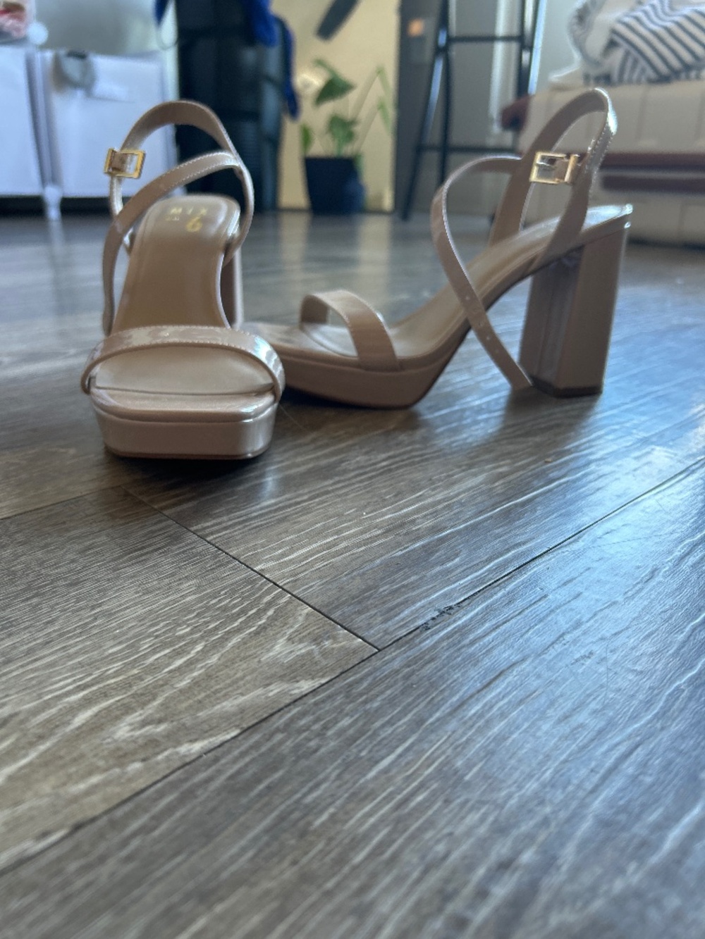 Mix No.6 Platform Strappy Chunky 4” Heel - size 8M